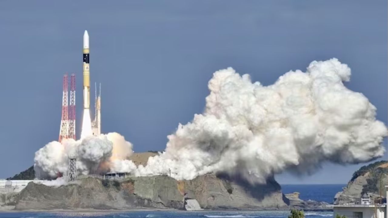 Usthadian Academy / Mitsubishi Heavy Launches H-IIA Rocket Carrying Japan’s Spy Satellite